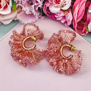 Extravagante Statement-Ohrringe aus Drähten und Perlen in Rosa