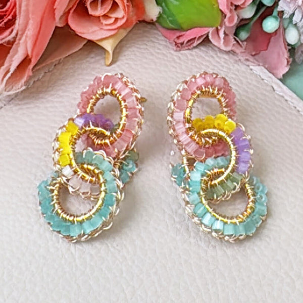 PerlenOhrringe aus drei Ringen in Pastelltönen