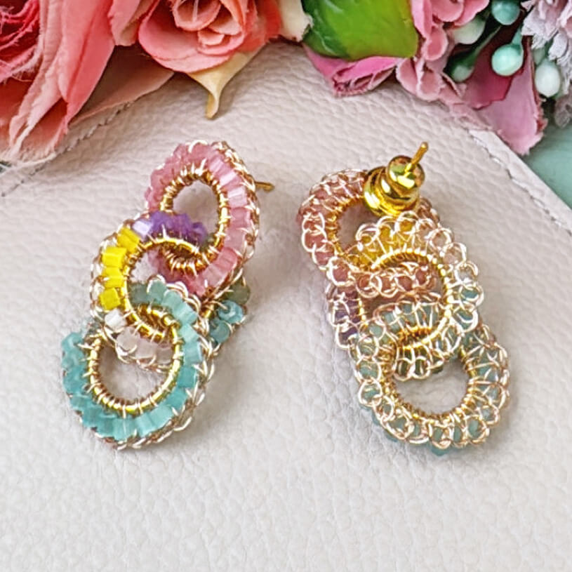 PerlenOhrringe aus drei Ringen in Pastelltönen
