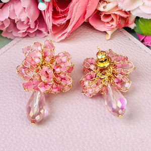 Schöne PerlenOhrringe in Rosa mit facettiertem Tropfen