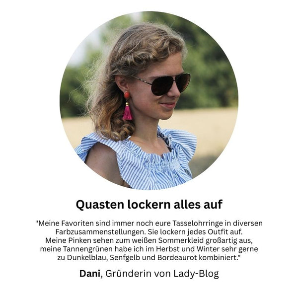 Quasten Ohrringe als Ohrstecker in Korallenrot mit pinkfarbener Quaste von AmuseToi