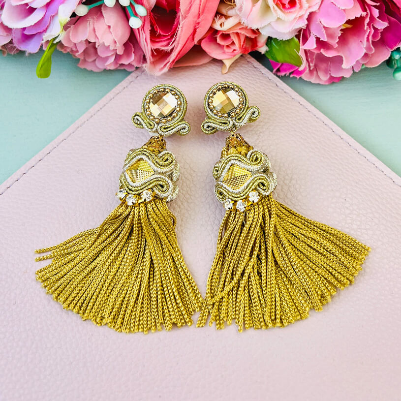 Orientalisch anmutende QuastenOhrringe in edlem Gold
