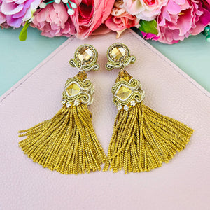 Orientalisch anmutende QuastenOhrringe in edlem Gold