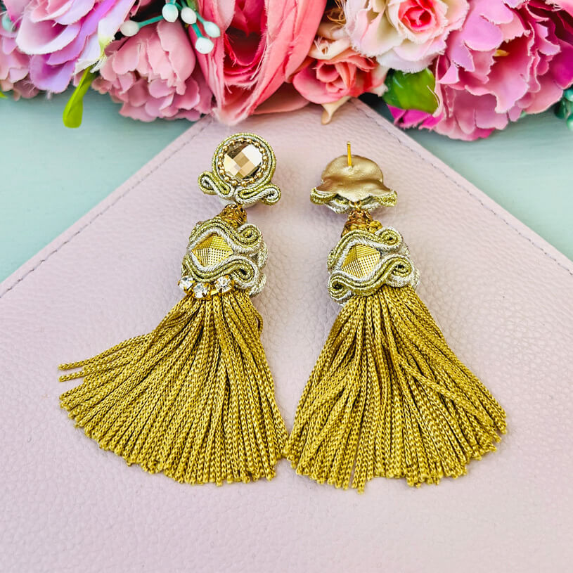 Orientalisch anmutende QuastenOhrringe in edlem Gold