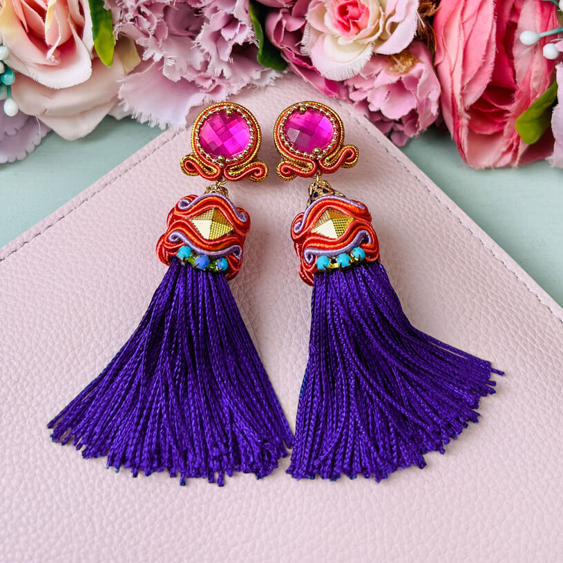 Orientalisch anmutende QuastenOhrringe in Violett, Pink und Orange