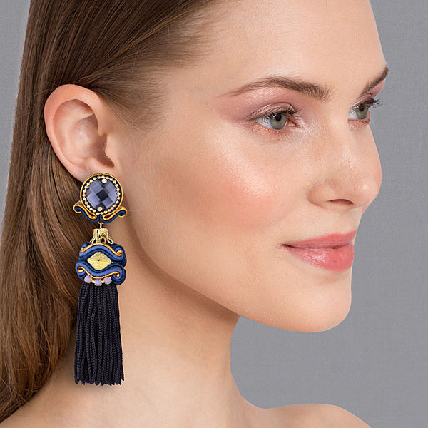 Orientalisch anmutende QuastenOhrringe in edlem Blau, Gold und Violett