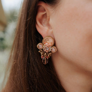 Zeitlose Soutache-Ohrringe in Lachs, Rosa und Gold