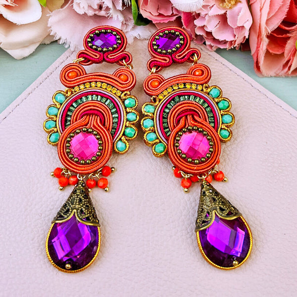 Farbenfrohe Statement-Ohrringe in Orange, Türkis und Violett