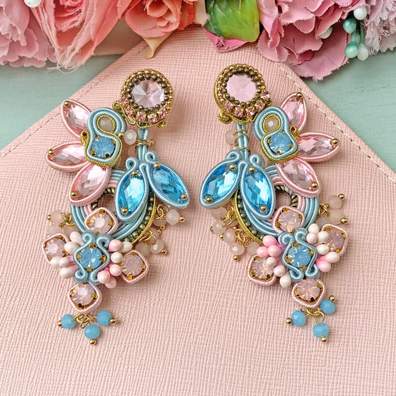 Große Soutache-Ohrringe in Zartrosa und Zartblau