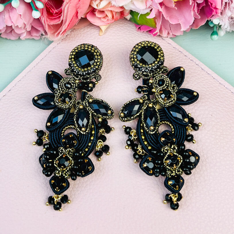 Große Soutache-Ohrringe in Schwarz und Gold