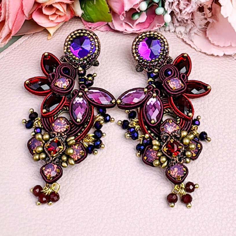 Große Soutache-Ohrringe in Weinrot, Violett, Dunkelblau und Gold