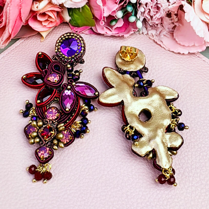Große Soutache-Ohrringe in Weinrot, Violett, Dunkelblau und Gold