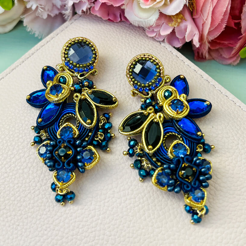 Große Soutache-Ohrringe in Dunkelblau und Gold