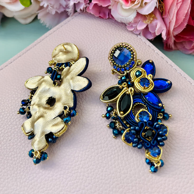 Große Soutache-Ohrringe in Dunkelblau und Gold