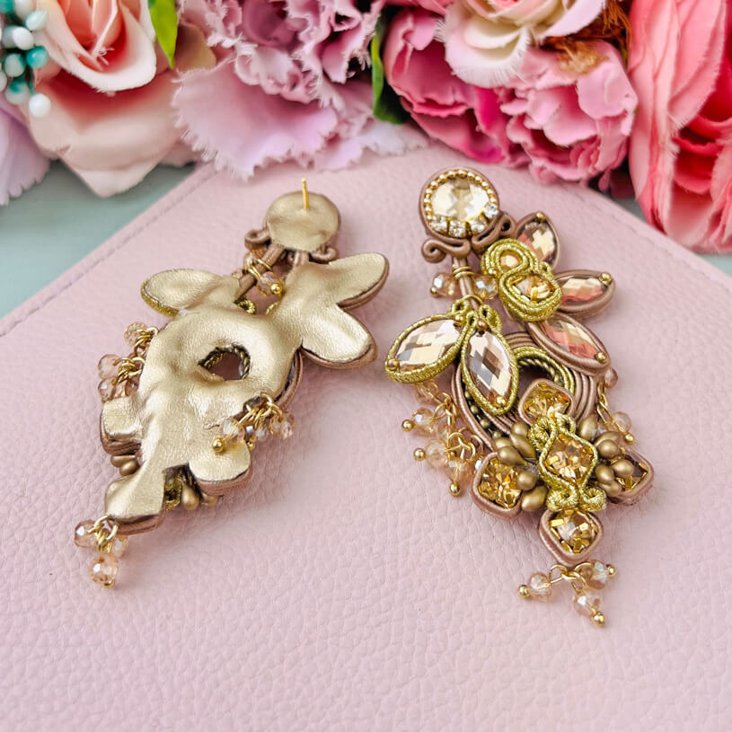 Große Soutache-Ohrringe in Gold- und dunklen Champagnertönen