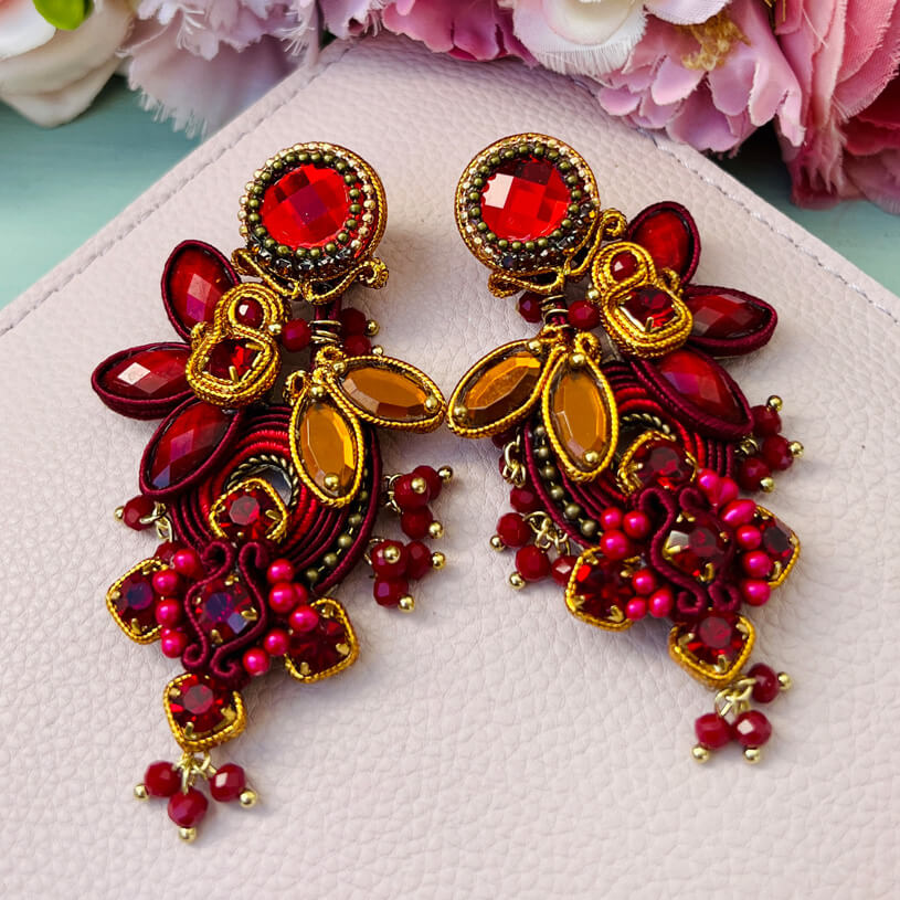 Große Soutache-Ohrringe in Dunkelrot und Gold