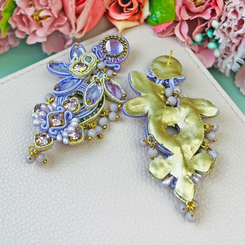 Große Soutache-Ohrringe in Flieder und Champagner