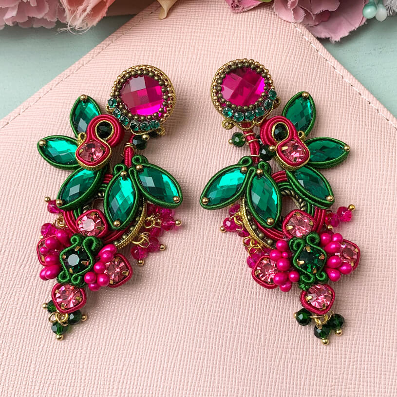 Große Soutache-Ohrringe in Pink und Grün