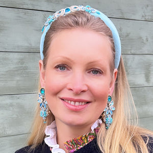 Große Soutache-Ohrringe in zarten Hellblautönen mit Gold