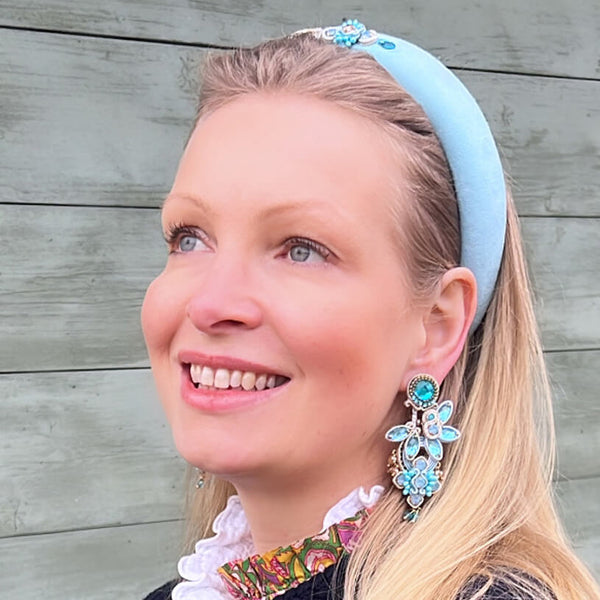 Große Soutache-Ohrringe in zarten Hellblautönen mit Gold