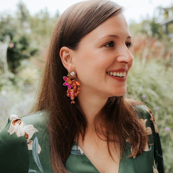 Große farbenfrohe Soutache-Ohrstecker in Orange und Pink