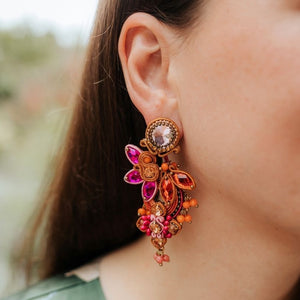 Große farbenfrohe Soutache-Ohrstecker in Orange und Pink