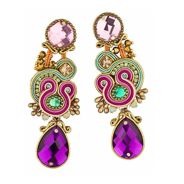Rosafarbene Soutache Ohrstecker mit seidigen Bändern in Gold und funkelnden Tropfen in Violett