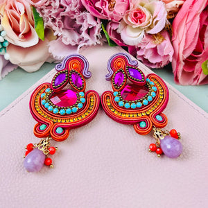 Farbenfrohe Statement-Ohrringe in Orange, Flieder und Pink