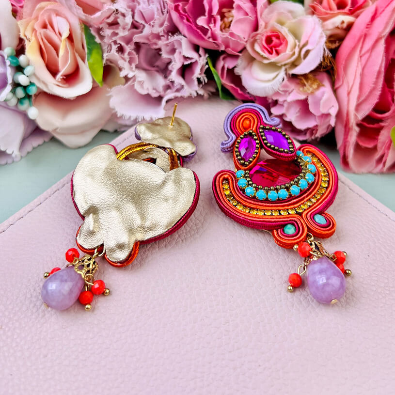 Farbenfrohe Statement-Ohrringe in Orange, Flieder und Pink