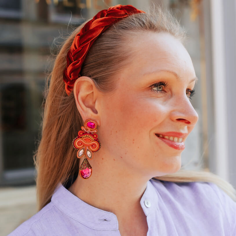 Schöne SoutacheOhrringe in Orange und Pink