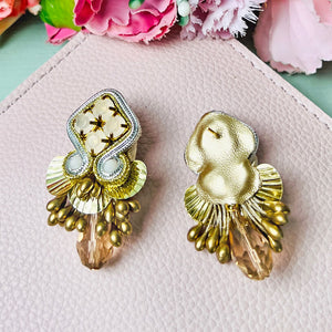 Gold und Silber glänzende Statement-Ohrringe mit Glitzer-Tropfen