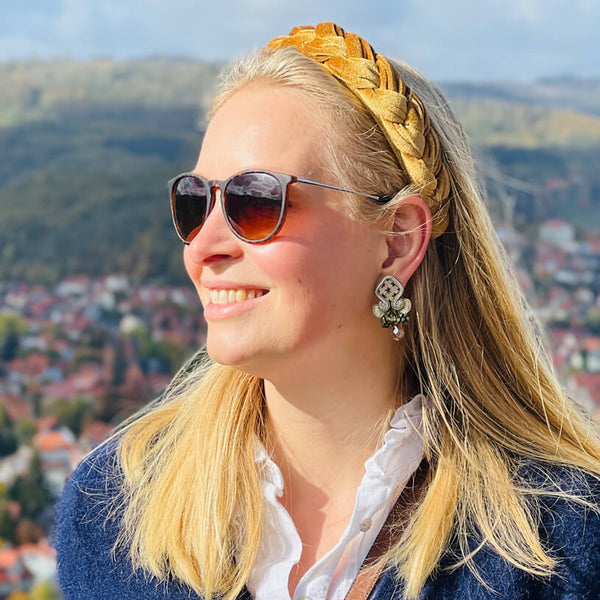 Gold und Silber glänzende Statement-Ohrringe mit Glitzer-Tropfen