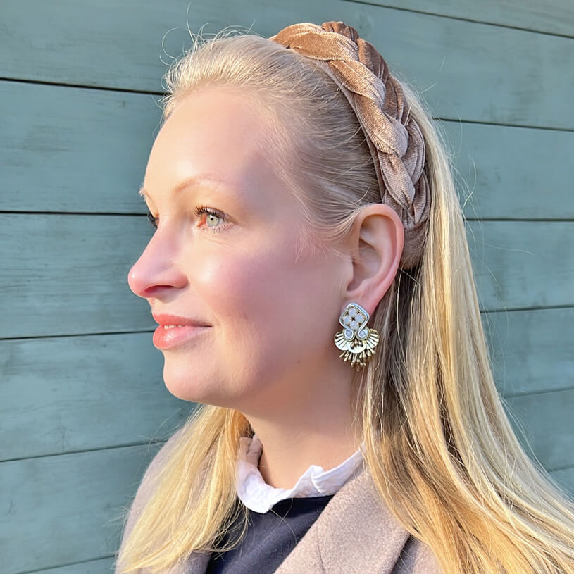 Gold und Silber glänzende Statement-Ohrringe mit Glitzer-Tropfen