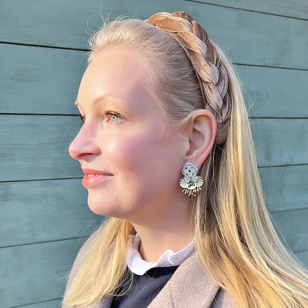 Gold und Silber glänzende Statement-Ohrringe mit Glitzer-Tropfen