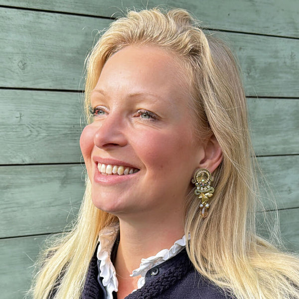Zeitlose Soutache-Ohrstecker in Gold und Champagnertönen