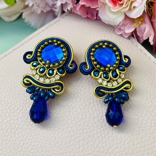 Funkelnde Soutache-Ohrstecker in Dunkelblau
