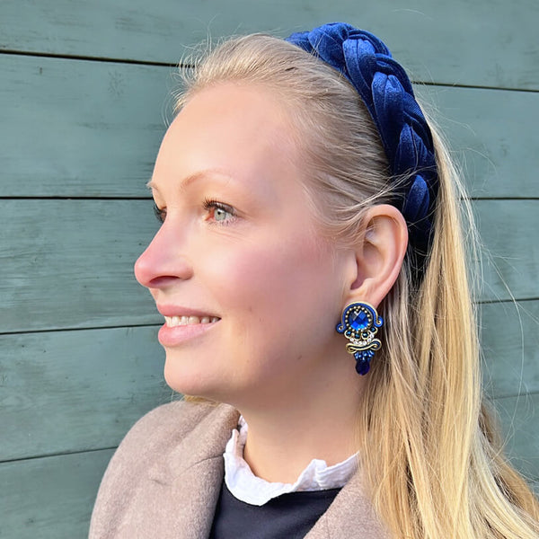 Funkelnde Soutache-Ohrstecker in Dunkelblau
