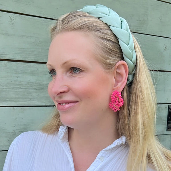 Edle Perlen-Ohrringe aus mehreren Blüten in leuchtendem Pink