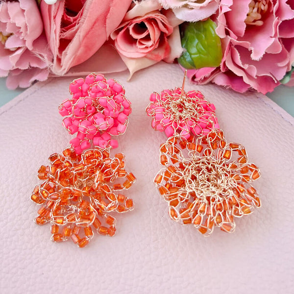 Bunte Perlen-Ohrringe aus zwei Blüten in leuchtendem Pink und Orange