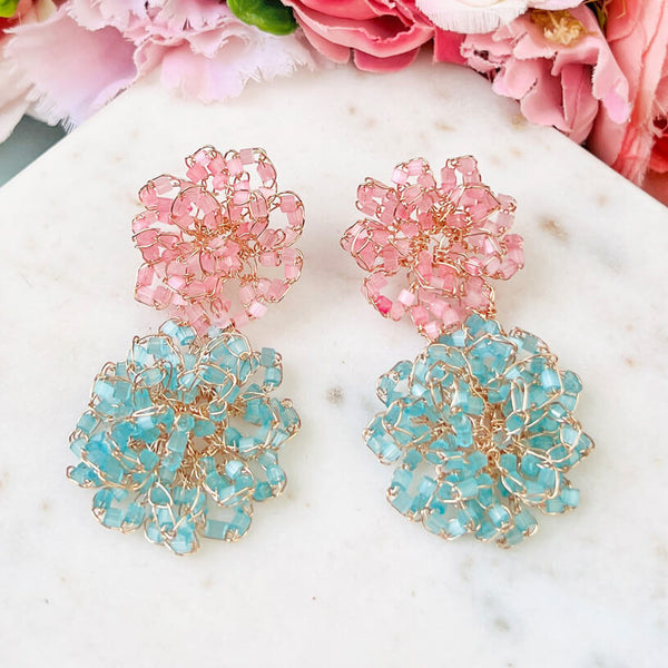 Designer Perlen-Ohrringe aus zwei Blüten in Rosa und Blau