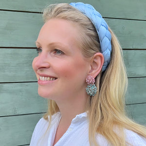 Designer Perlen-Ohrringe aus zwei Blüten in Rosa und Blau