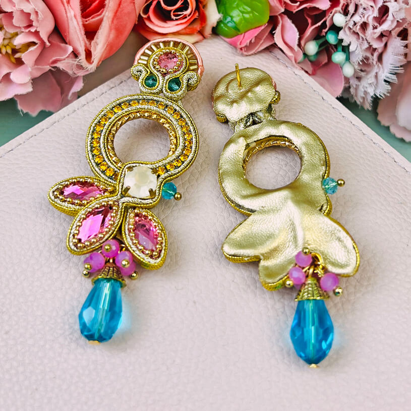 Opulente Soutache-Ohrringe in Blau, Pink, Gelb und Gold