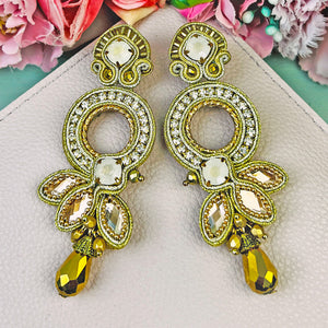 Opulente Soutache-Ohrringe in Gold und Champagner