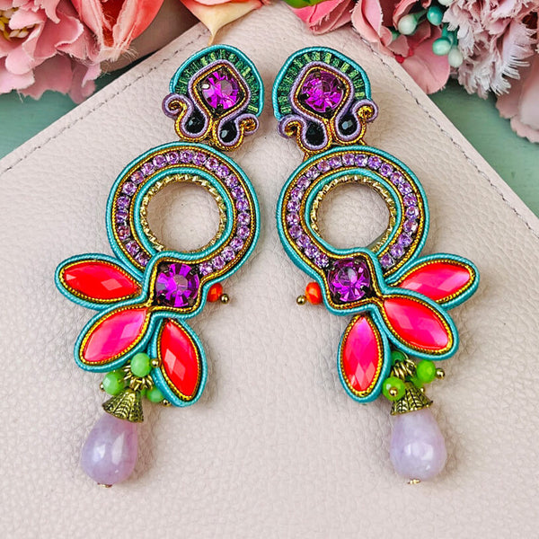 Opulente Soutache-Ohrringe in leuchtendem Pink, Türkis und Flieder