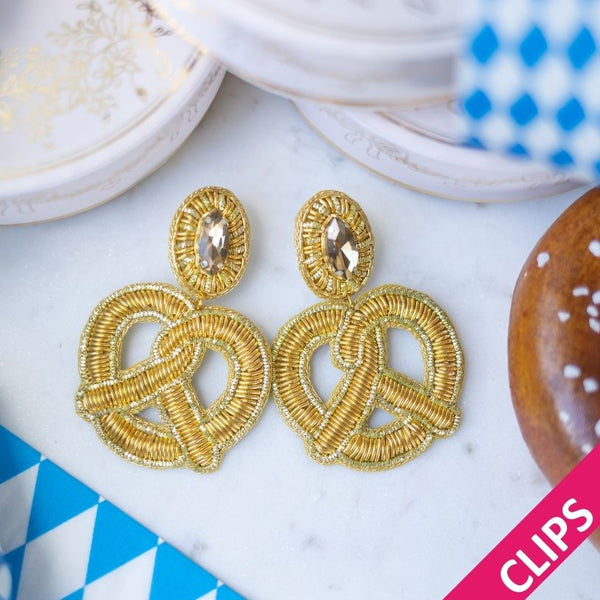 Auffällige Soutacheohrclips als goldene Bretzel
