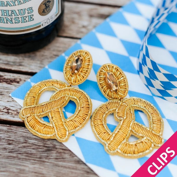 Auffällige Soutacheohrclips als goldene Bretzel