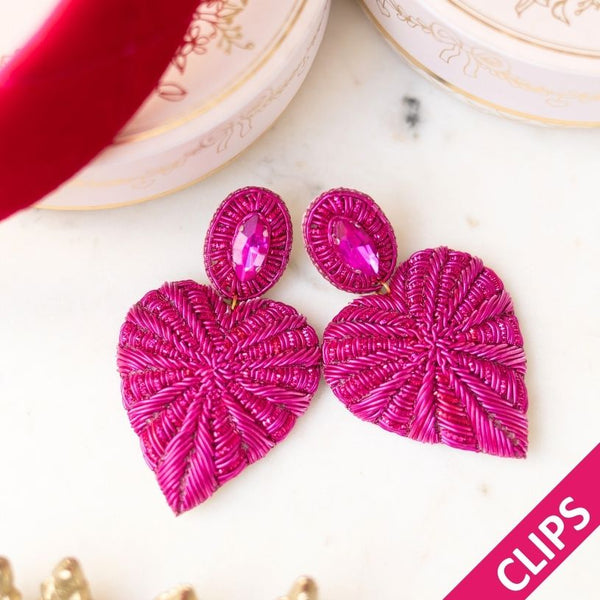 Funkelnde Soutacheohrclips als pinkes Herz