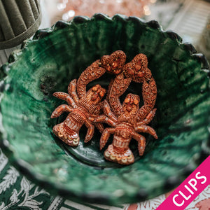 Auffällige Soutacheohrclips als Hummer