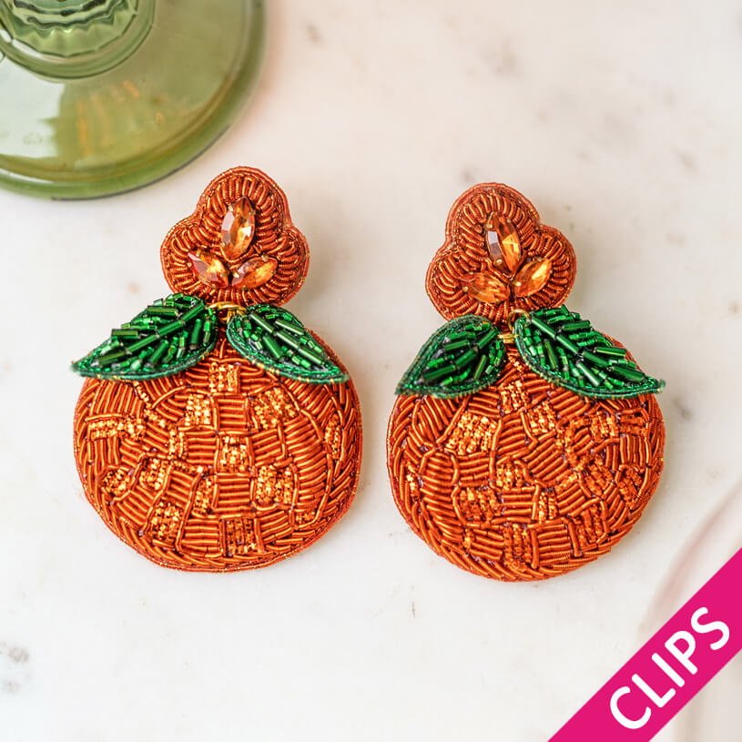 Auffällige Soutacheohrclips als Orange