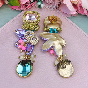 Dekorative Soutache-Ohrstecker in Pastelltönen